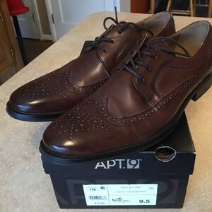 NWT in box…brown wingtip men’s dress shoes